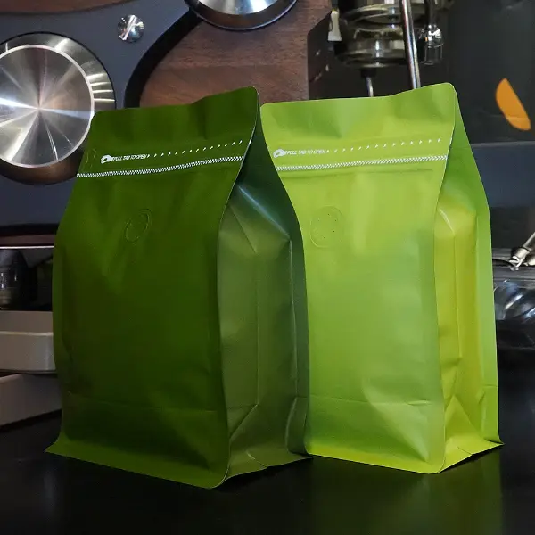 250G стоят кофейные пакеты в нескольких цветах для брендирования