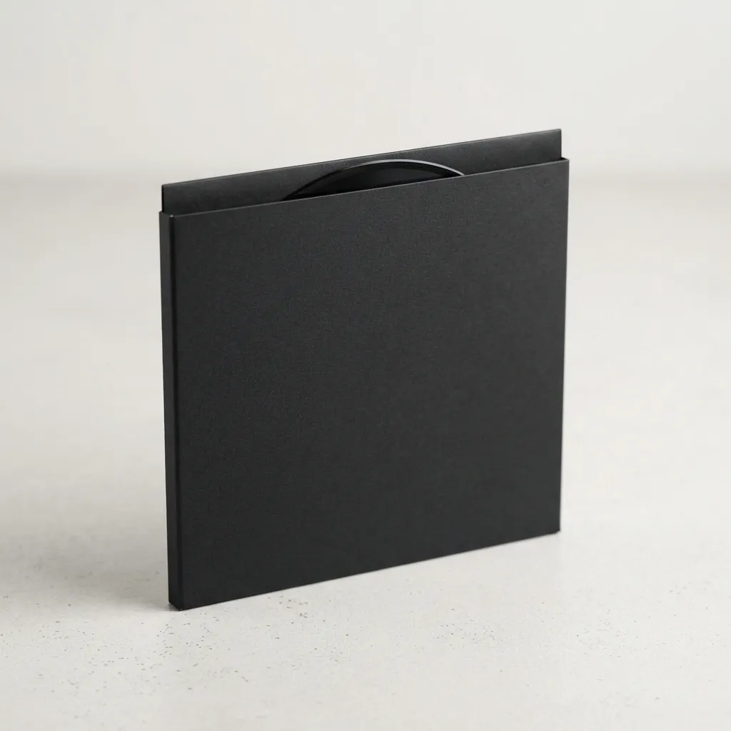 Black_cardboard_sleeve_displayed
